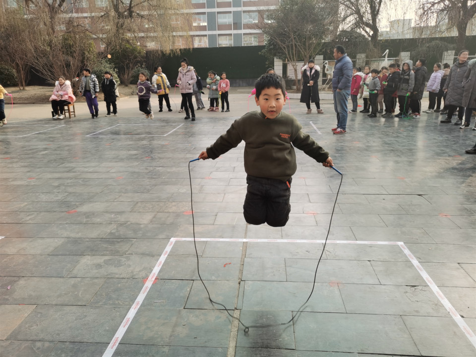 新年第一跳 ---墨河中心小学举行学生踢毽跳绳比赛