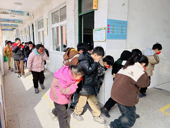 消防知识记心中，平安相伴你我他——马陵山镇广玉小学开展消防安全逃生及灭火演练活动