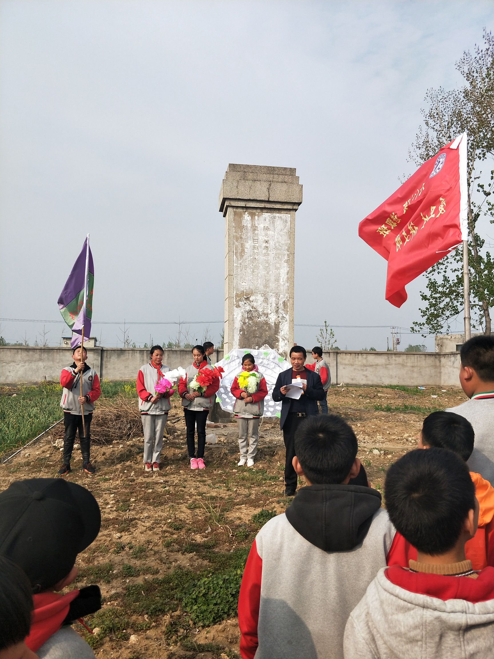 祭英烈魂，铸爱国情 ———马港小学清明节祭扫烈士墓活动