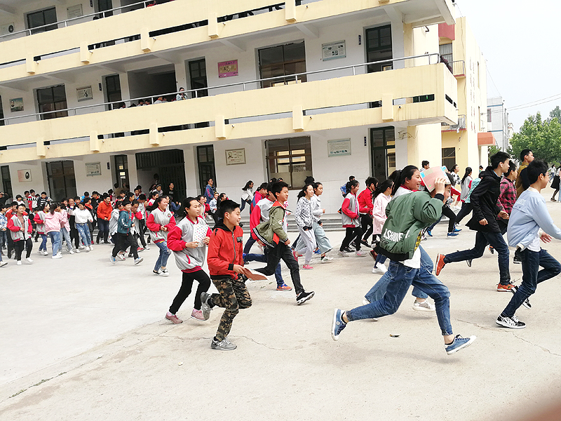 新沂市第六中学地震避险及疏散演练顺利举行