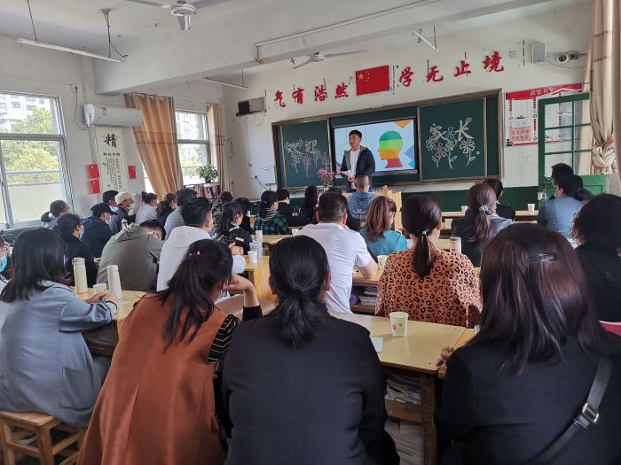 家校相约，为爱起航  ——新沂市东华高级中学家长开放日