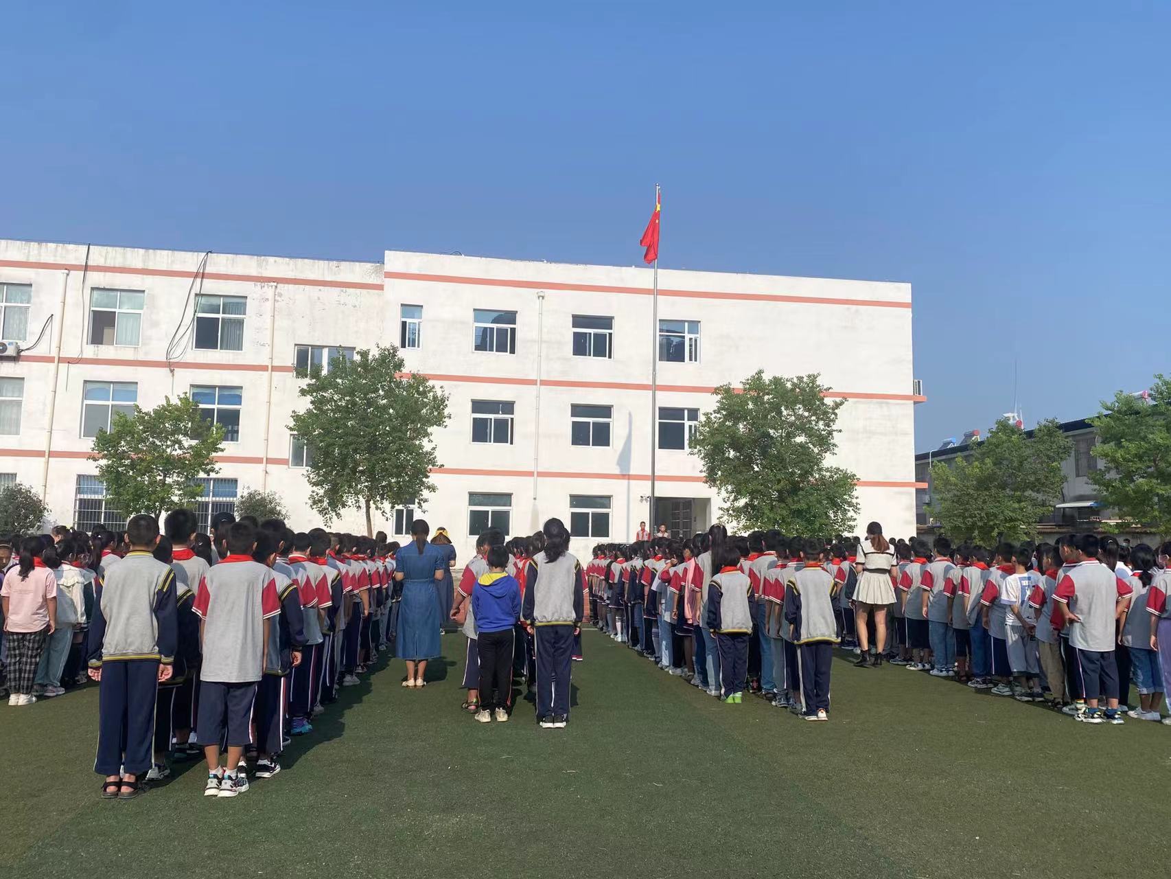 新学期，新起点，新气象 ——黑埠中心小学举行新学期第一次升旗仪式